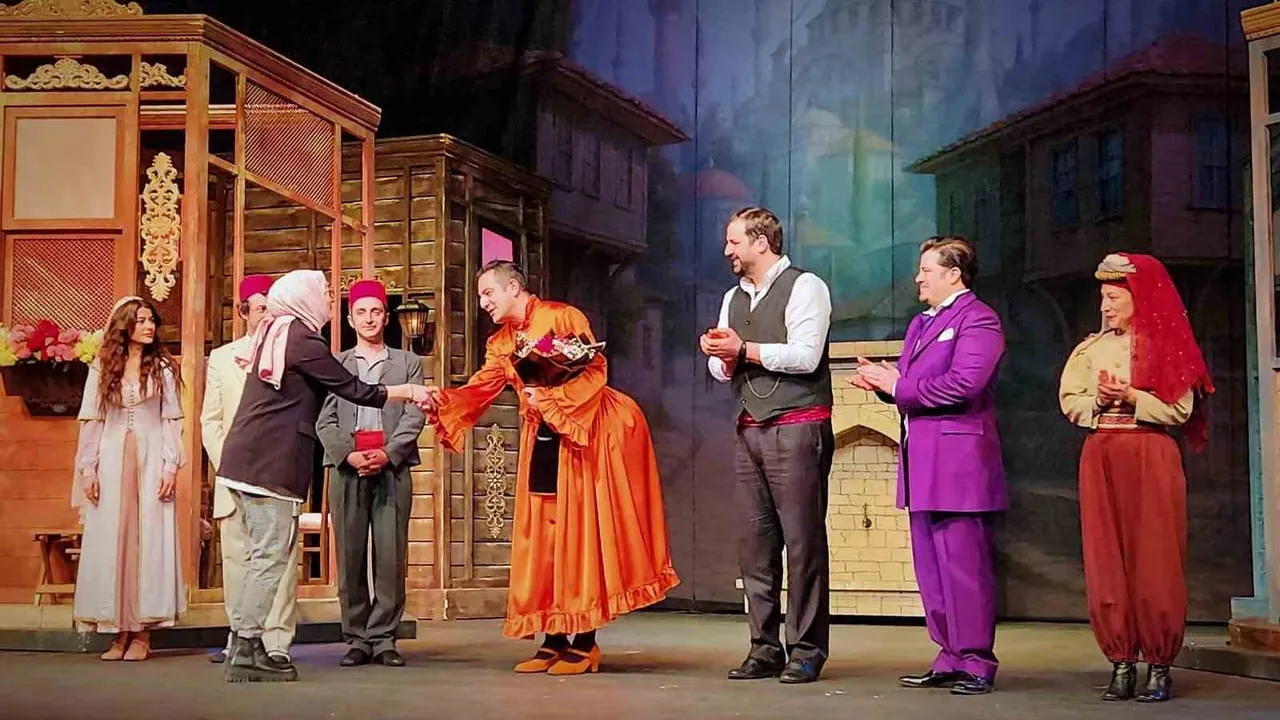 TDED Kadın Komisyonu, Erzurum Devlet Tiyatroları'nda 'Yalancının Mumu' ile Dünya Tiyatro Günü'nü kutladı