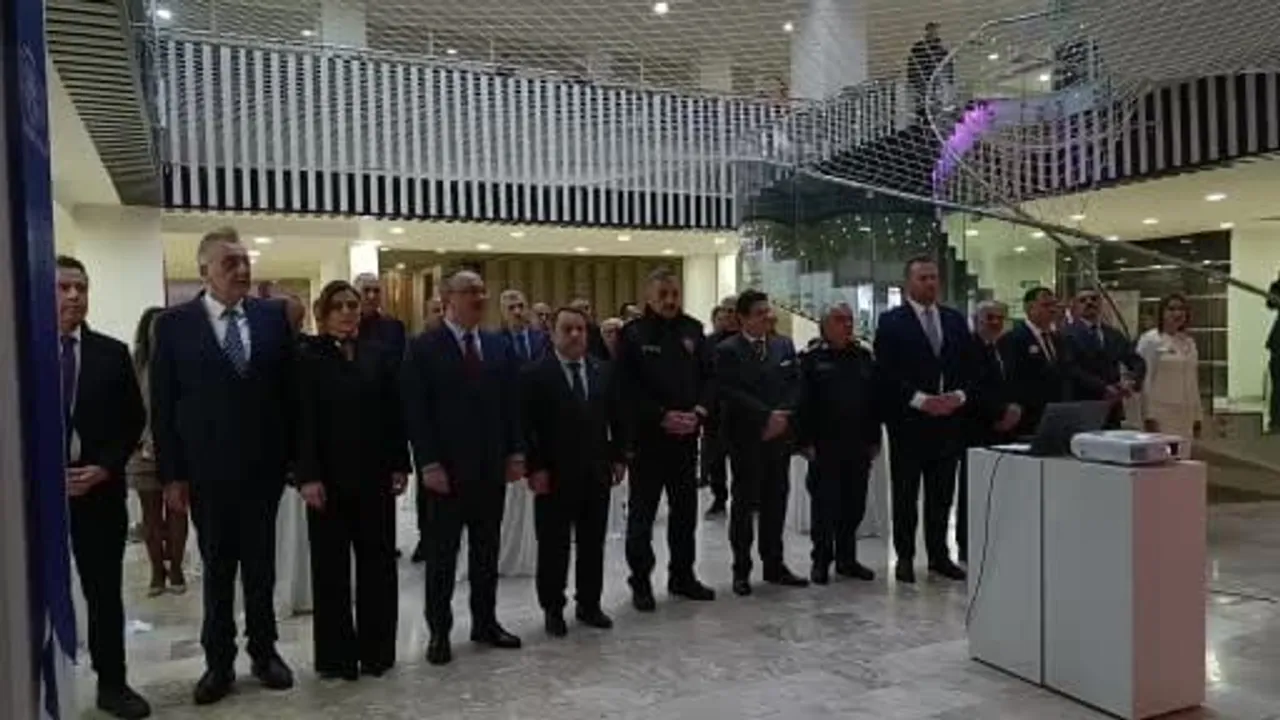 Tekirdağ'da mahkumların hazırladığı resim sergisi 'İyileştiren Kütüphane' temasıyla açıldı