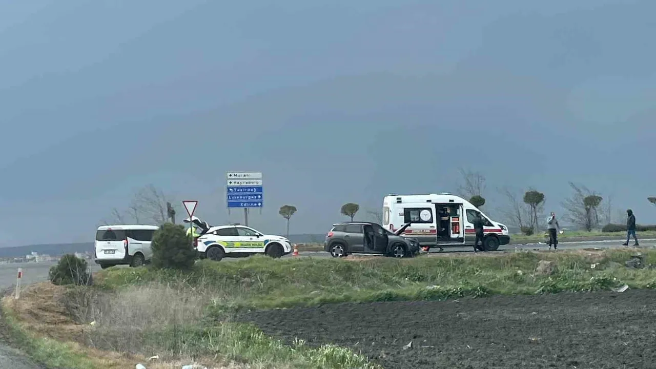 Tekirdağ'ın Muratlı ilçesinde iki aracın çarpışması: 2 yaralı