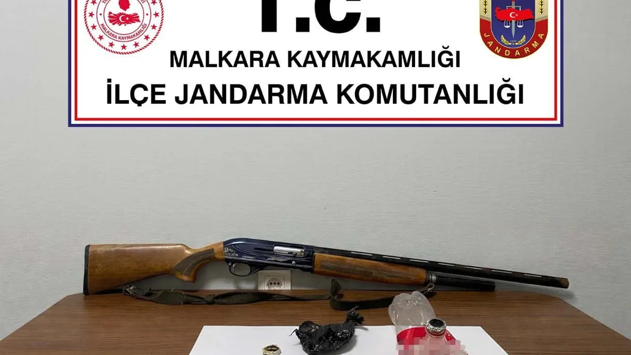 Tekirdağ Malkara'da jandarma operasyonunda ruhsatsız av tüfeği ve uyuşturucu ele geçirildi