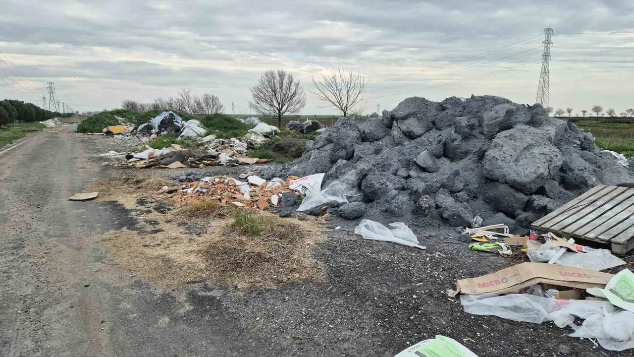 Tekirdağ Muratlı Ballıhoca'da kamyonlarla atık dökümü, mera ve yollar zarar gördü
