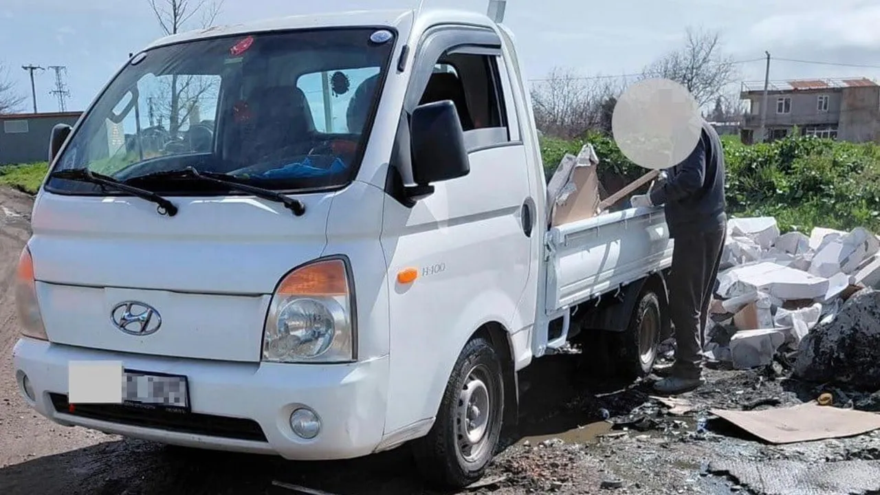 Tekirdağ Süleymanpaşa’da kaçak inşaat atığı döken iki araca toplam 180 bin TL ceza