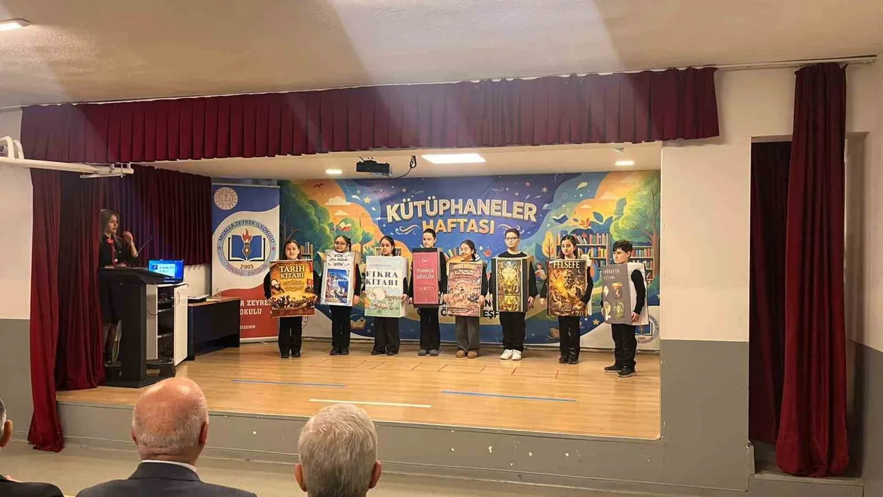 Tepebaşı'nda 'Kitaplarla Büyüyen Gelecek' sergisi: Mualla Zeyrek İlkokulu öğrencilerinin çalışmaları sergilendi