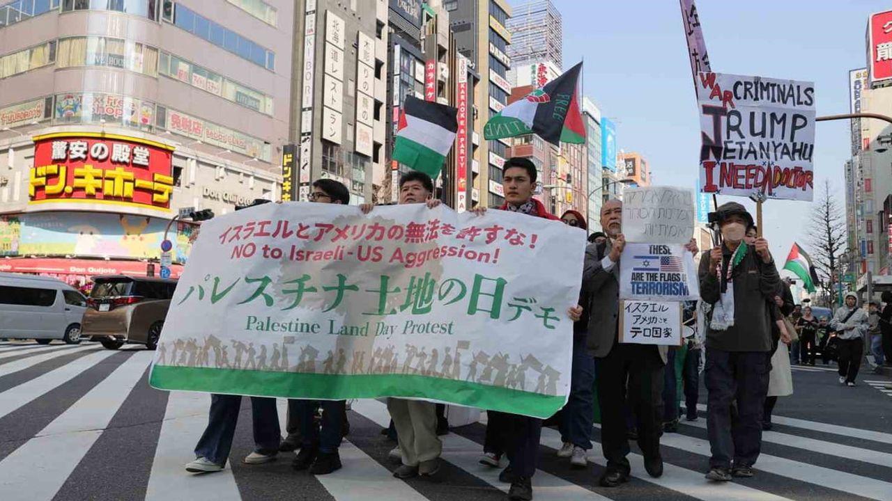 Tokyo'da 30 Mart Toprak Günü'nde Gazze'ye destek yürüyüşü