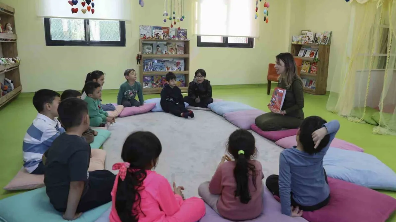 Toroslar Çocuk Kampüsü'nde Masal ve Drama Atölyesi çocukların özgüven ve iletişim becerilerini güçlendiriyor