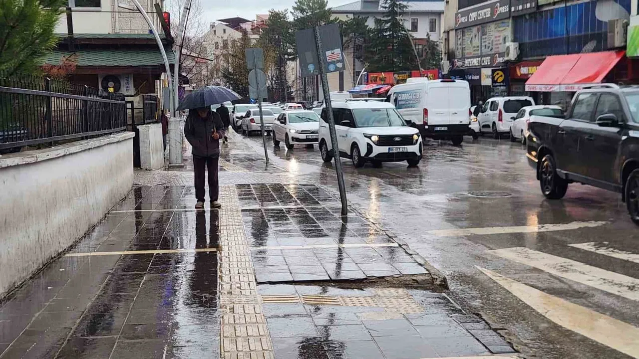 Tunceli’de sağanak yağış günlük hayatı olumsuz etkiledi
