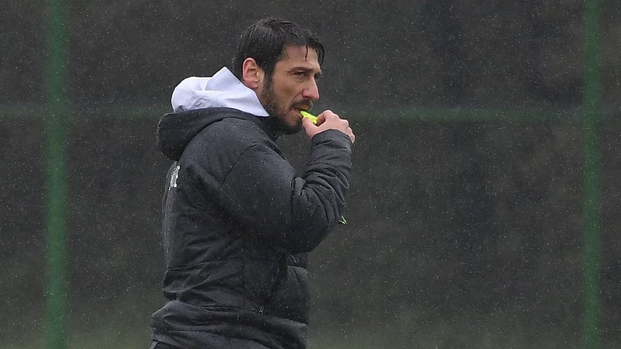 U21 Teknik Direktörü Egemen Korkmaz, Hırvatistan Maçında Rahatsızlanarak Hastaneye Kaldırıldı