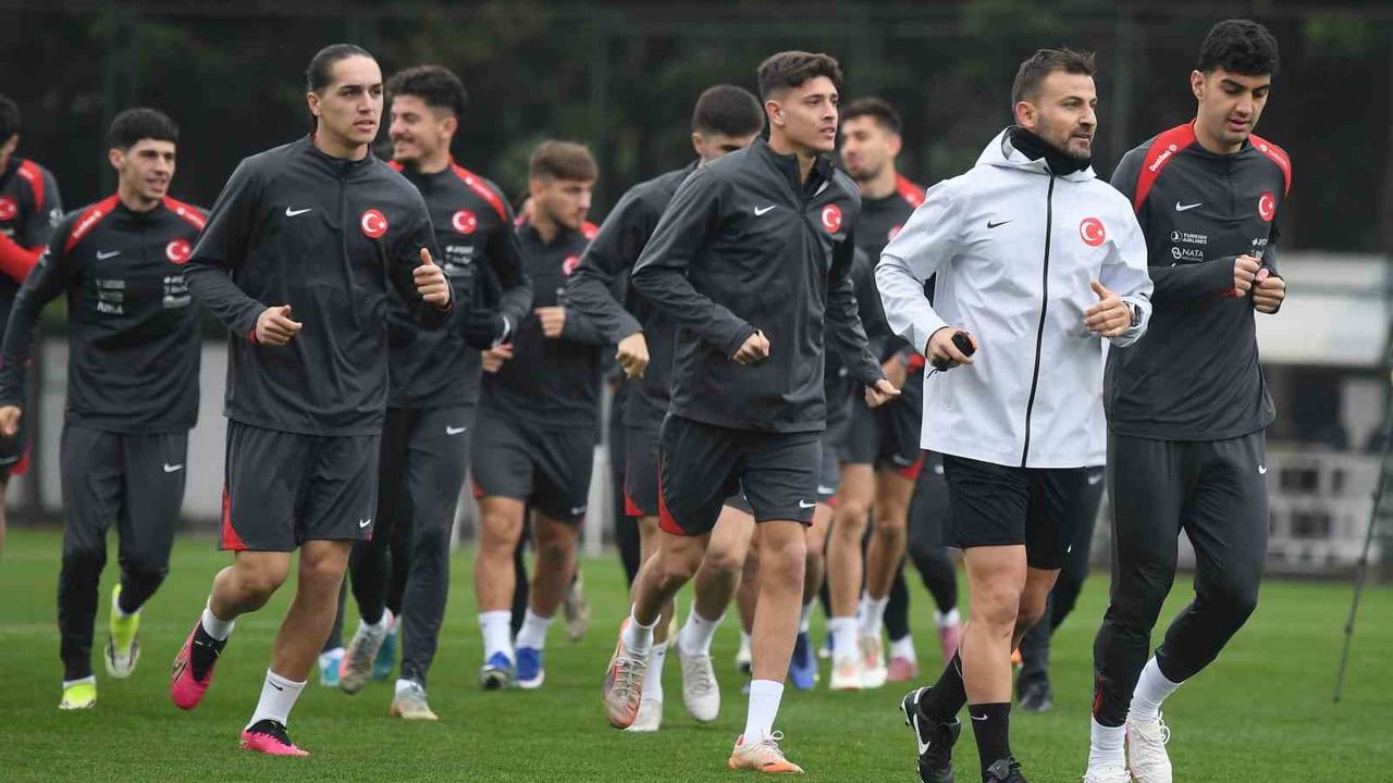 Ümit Milli Takım, Hırvatistan maçı hazırlıklarını yağmur altında sürdürdü