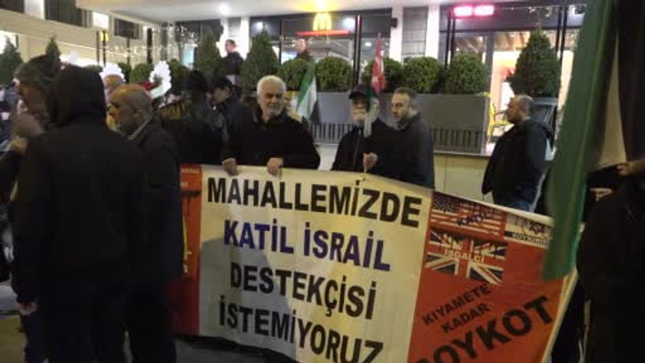 Üsküdar'da 171 günlük nöbete rağmen McDonald's açıldı; mahalle belediye önünde boykot çağrısı