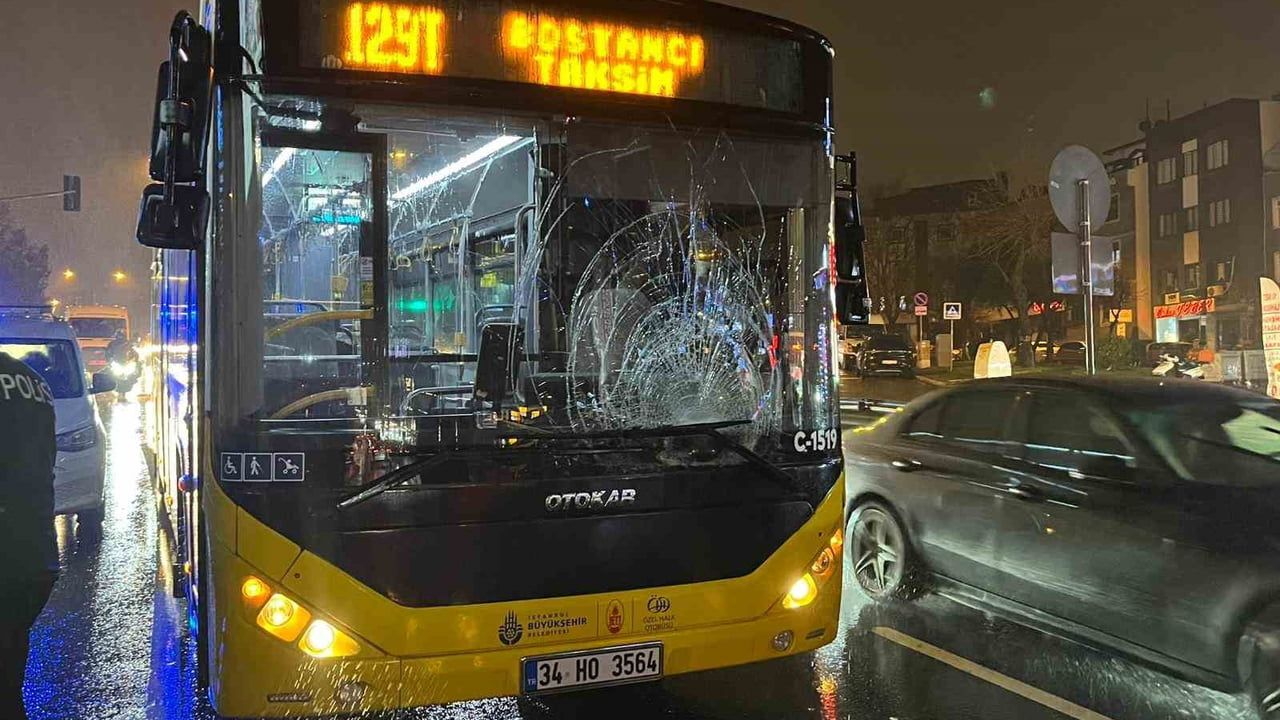 Üsküdar’da İETT otobüsünün kırmızı ışıkta geçen yayaya çarpması: Yaralanma ve soruşturma