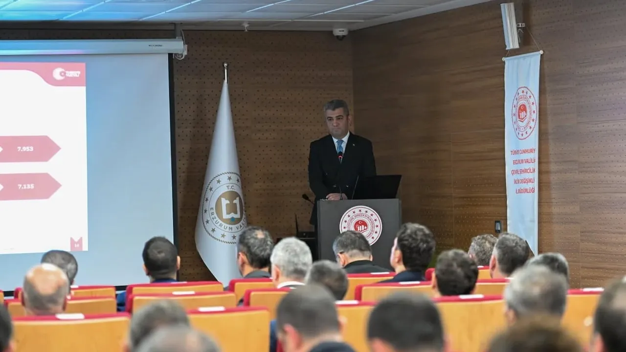 Vali Aydın Baruş’a eğitim brifingi: İl Milli Eğitim Müdürlüğü sunum yaptı