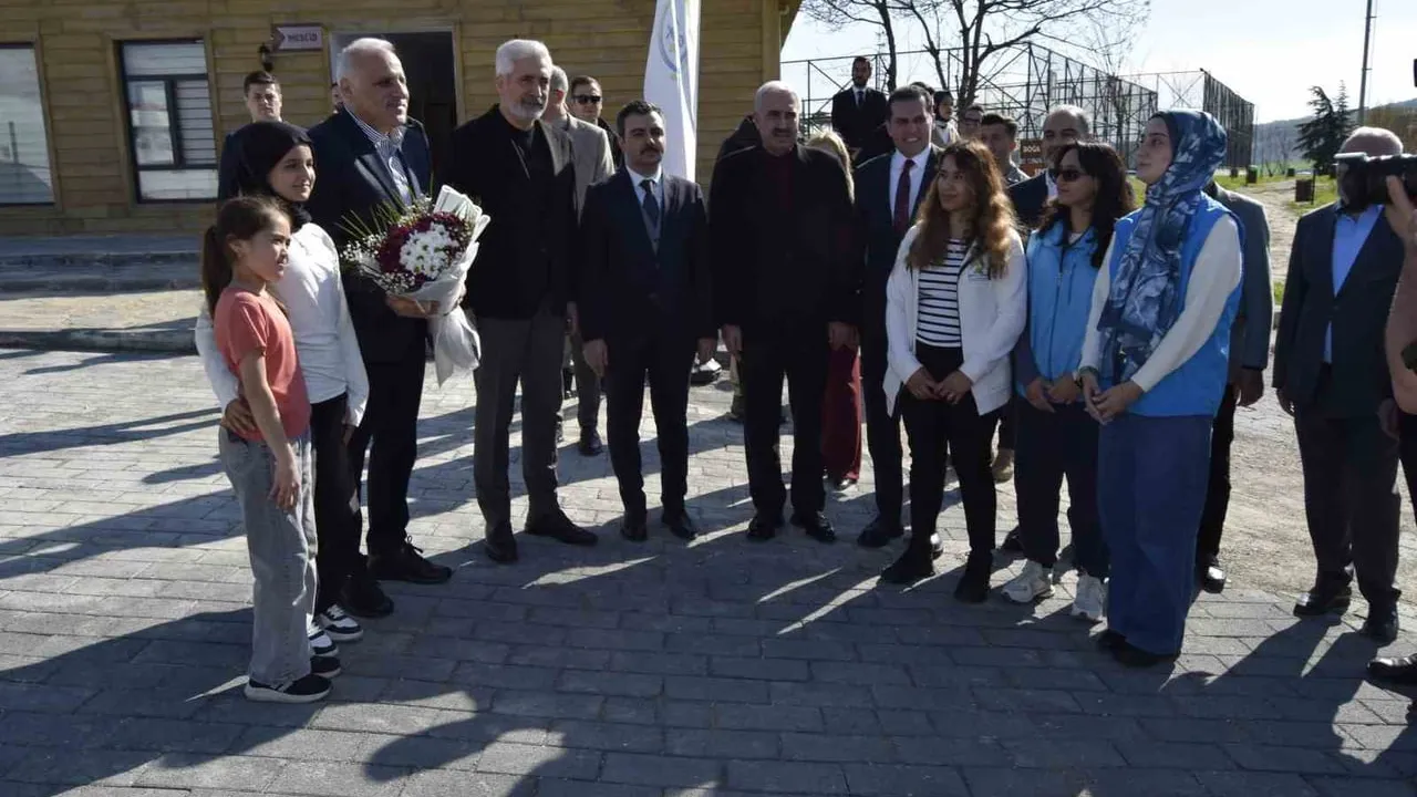 Vali Murat Zorluoğlu, Dicle'de Selahattin Eyyubi Gençlik Kampı'nda Gençlerle Buluştu