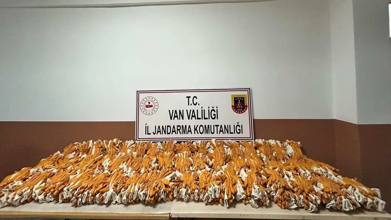 Van'ın Başkale ilçesinde jandarma 5 milyon 800 bin TL değerinde gümrük kaçağı mal ele geçirdi