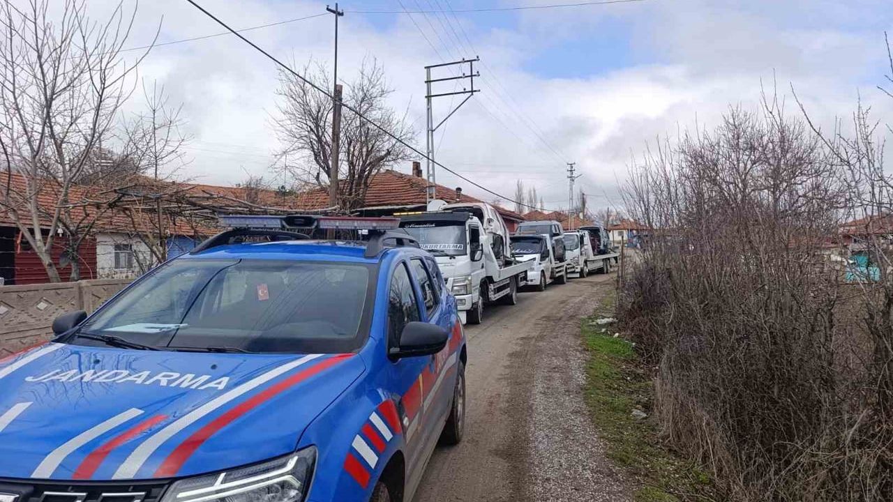 Yozgat merkezli eş zamanlı operasyonda çalıntı 5 otomobil ve 156 parça ele geçirildi; 4 kişi gözaltına alındı