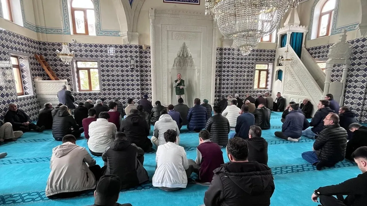 Zülküf Bozkurt Camii'nde cemaat bağımlılıkla mücadele ve sağlıklı yaşam konusunda bilgilendirildi