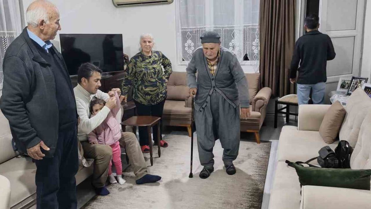 102 Yaşındaki Mustafa Tok, Çocukları ve Torunlarıyla Doğum Gününü Kutladı