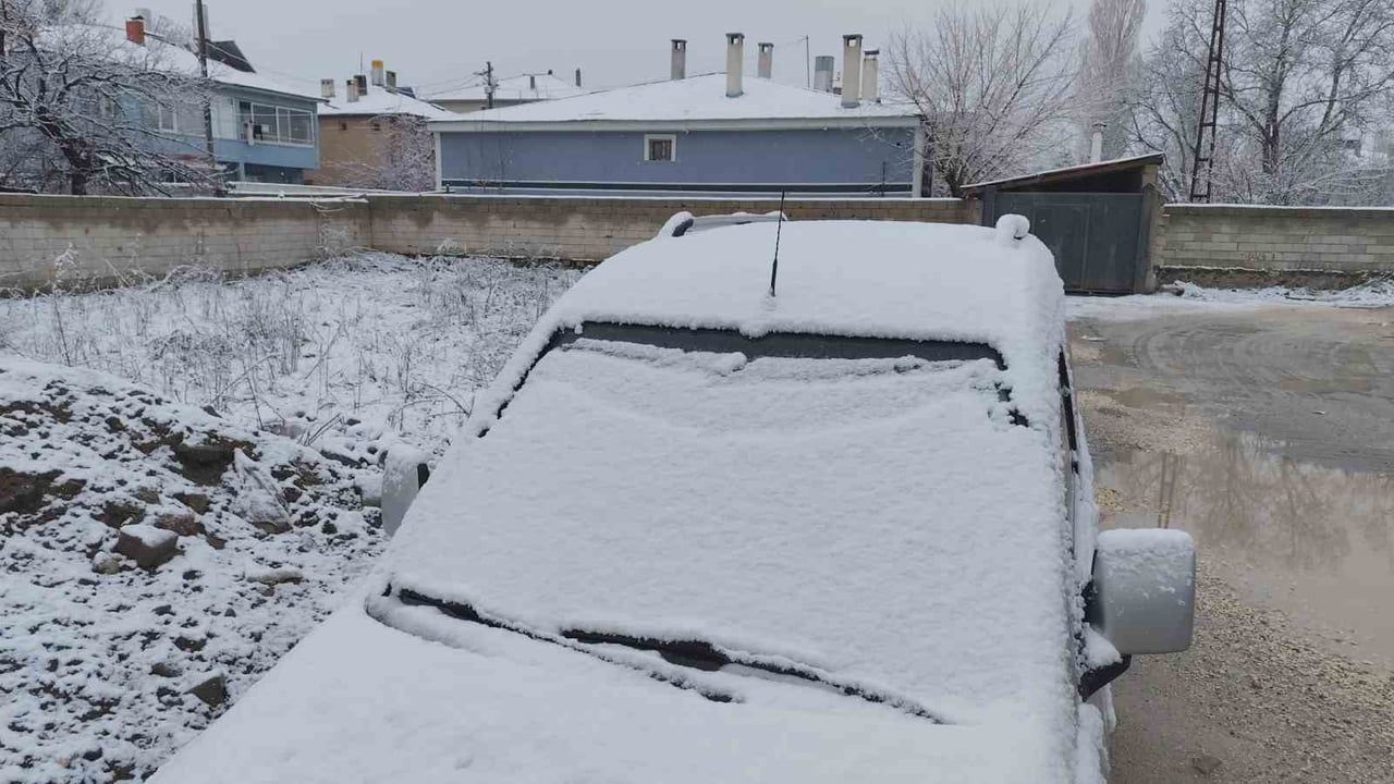 13 Nisan 2026 — Van Erciş'te Nisan Karı: Merkezde 5 cm, Yüksek Kesimlerde 20 cm