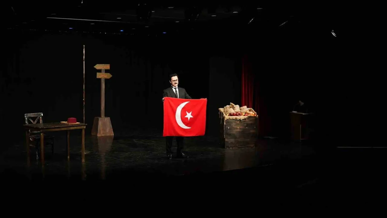 13. Uluslararası Erol Günaydın Tiyatro Günleri Akçaabat'ta görkemli finalle sona erdi