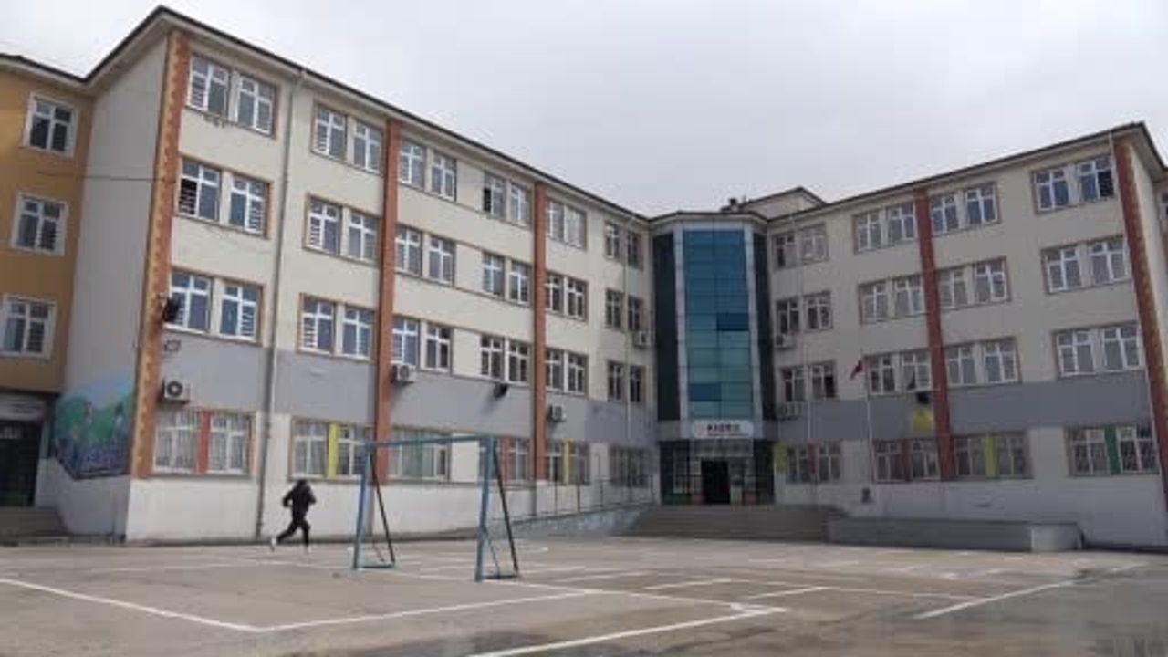 13 yaşındaki Nesibe Nur Şimşek, üst üste Türkiye şampiyonu oldu