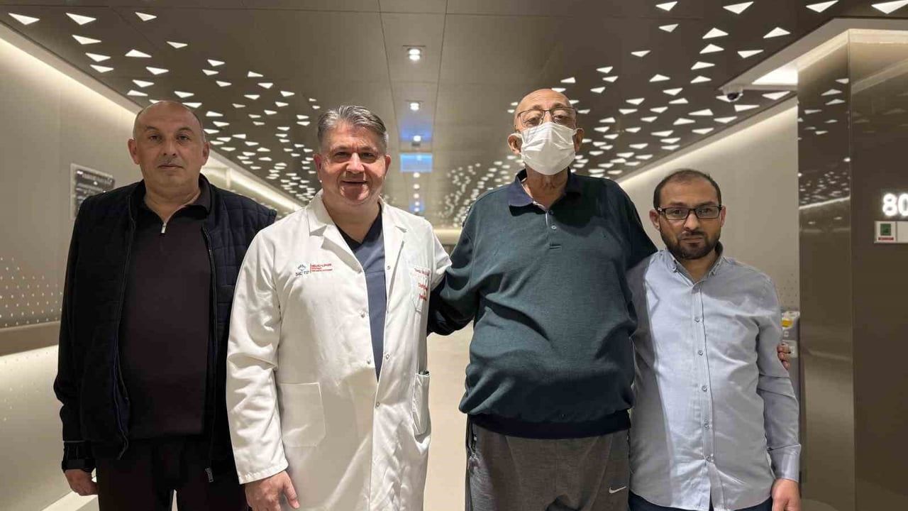 53 yaşındaki İbrahim Çay’a iki canlı vericiden karaciğer nakli yapıldı