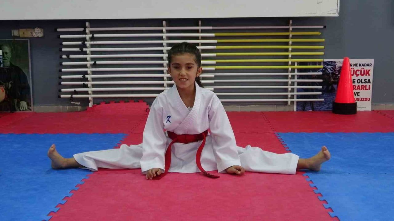 7 yaşındaki Zeynep Bilal Öztekin, Antalya'da Türkiye Karate Şampiyonu oldu