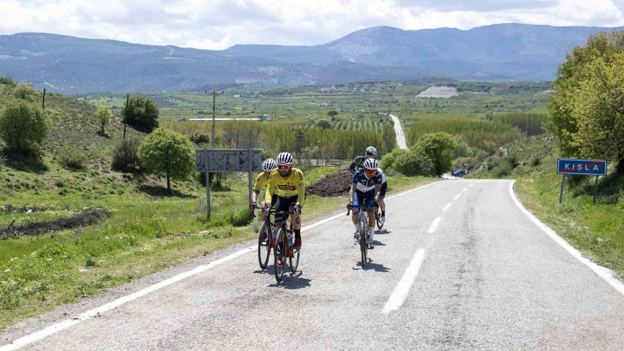 8. Tour of Mersin'in 2. etabı: 26 ülkeden 120 sporcu Gülnar'dan Erdemli'ye 126 km tamamladı