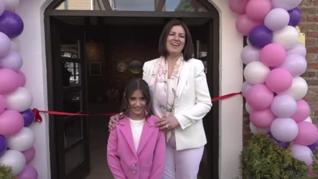 9 yaşındaki Hatice Alya Teker’in 31 eserden oluşan ilk kişisel sergisi Eskişehir’de açıldı