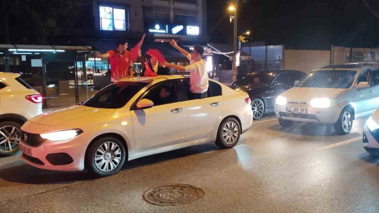 A Milli Takım, Kosova'yı 1-0 Yenerek 2026 Dünya Kupası Vizesi Aldı — Bağdat Caddesi'nde Kutlama