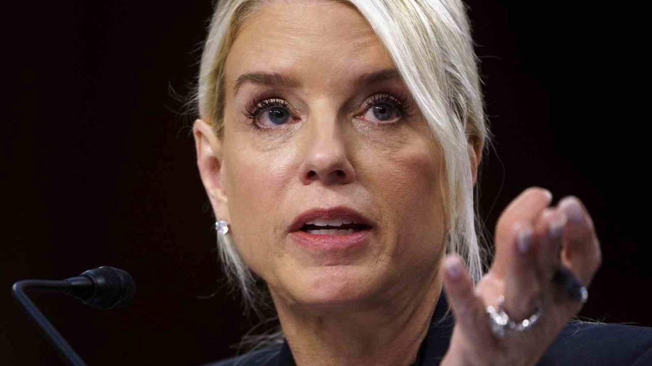 ABD Adalet Bakanı Pam Bondi görevinden istifa etti