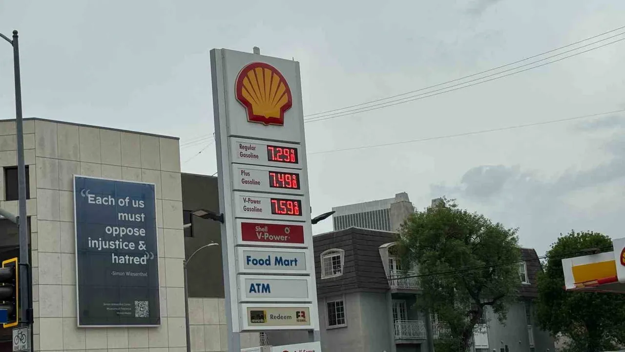 ABD'de benzin fiyatları galon başına 4 doları aştı; petrol fiyatları Trump'ın İran açıklamalarıyla yükseldi