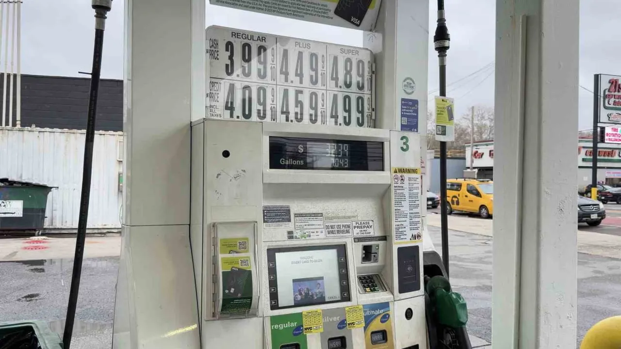 ABD’de ortalama benzin fiyatı 2022’den bu yana ilk kez 4 doların üzerinde