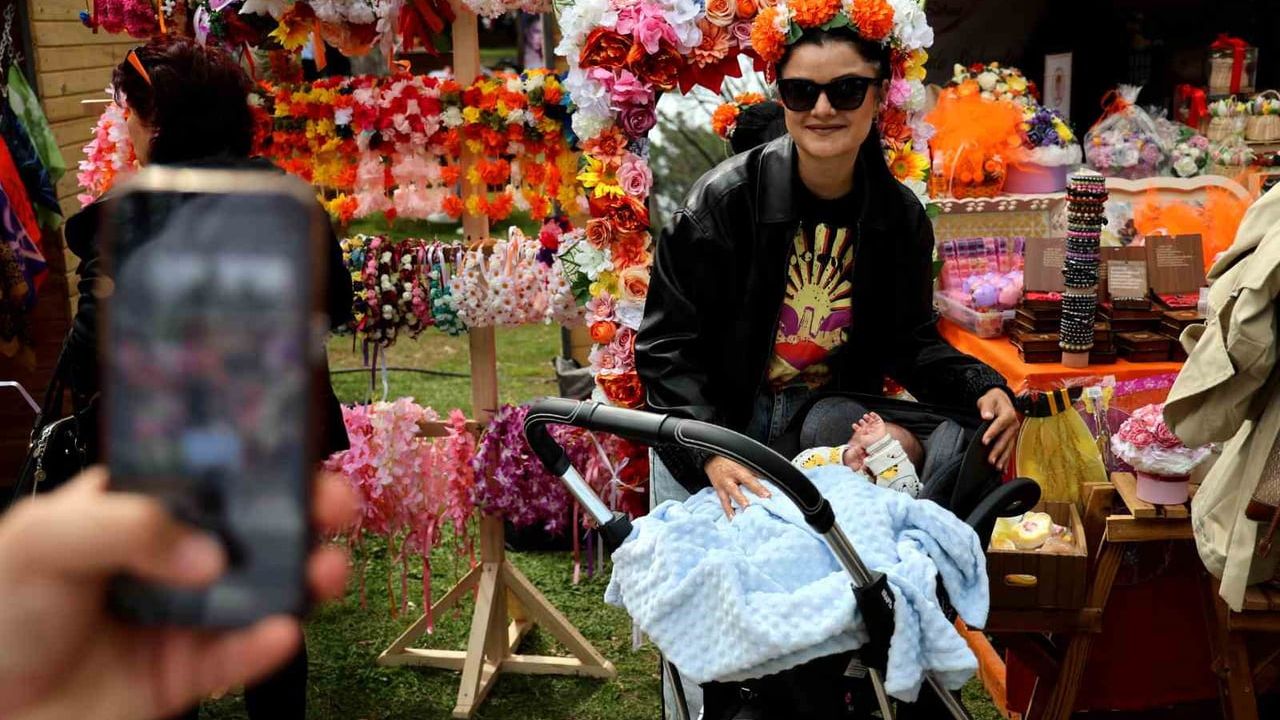 Adana'da 14. Uluslararası Portakal Çiçeği Karnavalı başladı