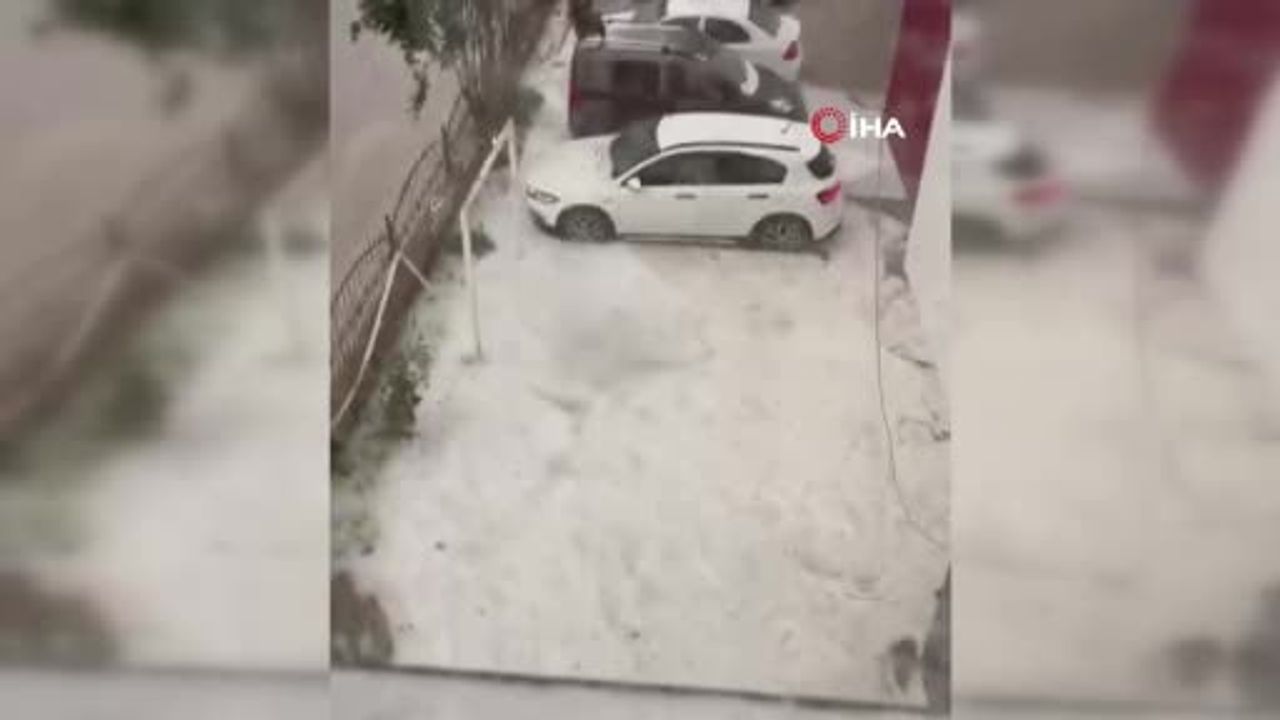 Adana'da dolu, sağanak ve hortum etkili oldu; istinat duvarının çökme anı kamerada