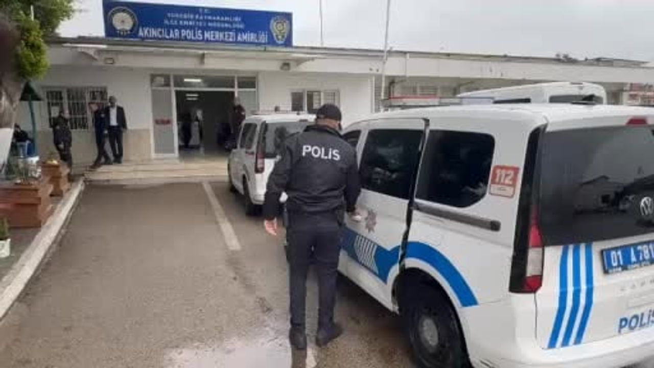 Adana'da GBT kontrolünde kesinleşmiş hapis cezasıyla aranan 4 hükümlü yakalandı