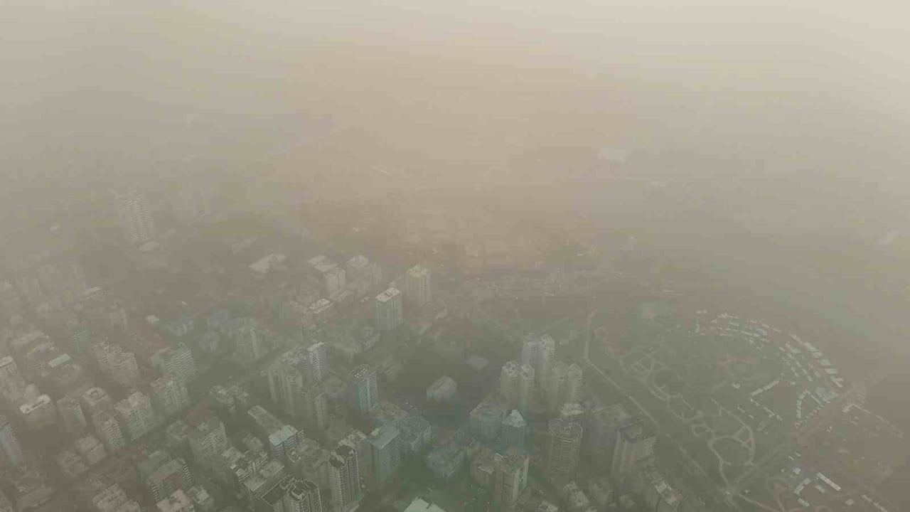 Adana'da Libya üzerinden gelen toz taşınımı dron ile görüntülendi