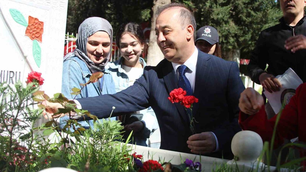 Adana'da Polis Teşkilatı'nın 181’inci Yılında Şehitler Buruk Mezarlığında Anıldı