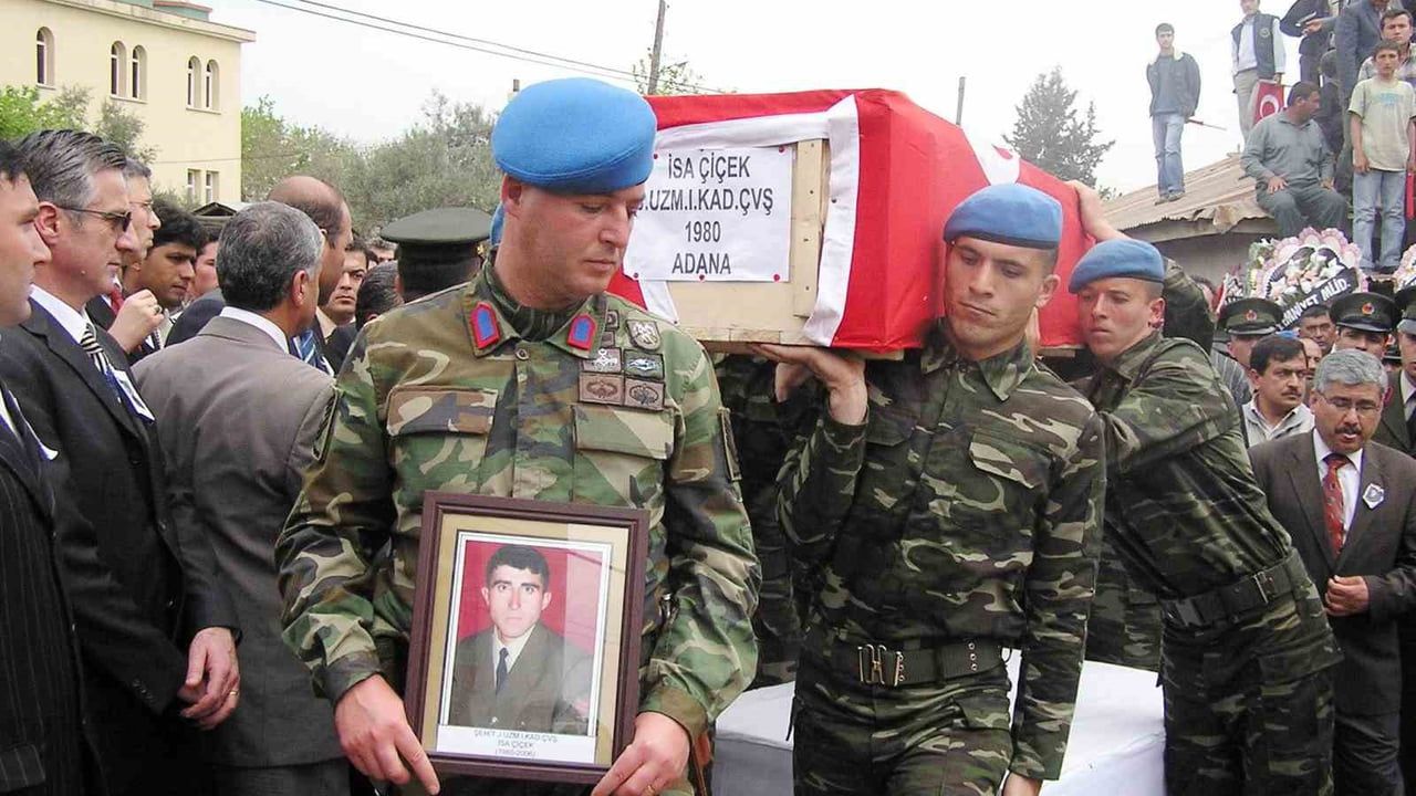 Adana'da şehit annesinin mağduriyeti: İsa Çiçek'in evine yapılan apartmanda iskan ve elektrik sorunu