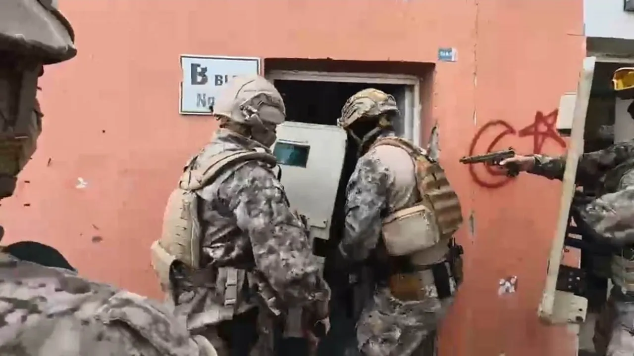 Adana'da uyuşturucu operasyonu: Milyonlarca hap ve tonlarca etken madde ele geçirildi