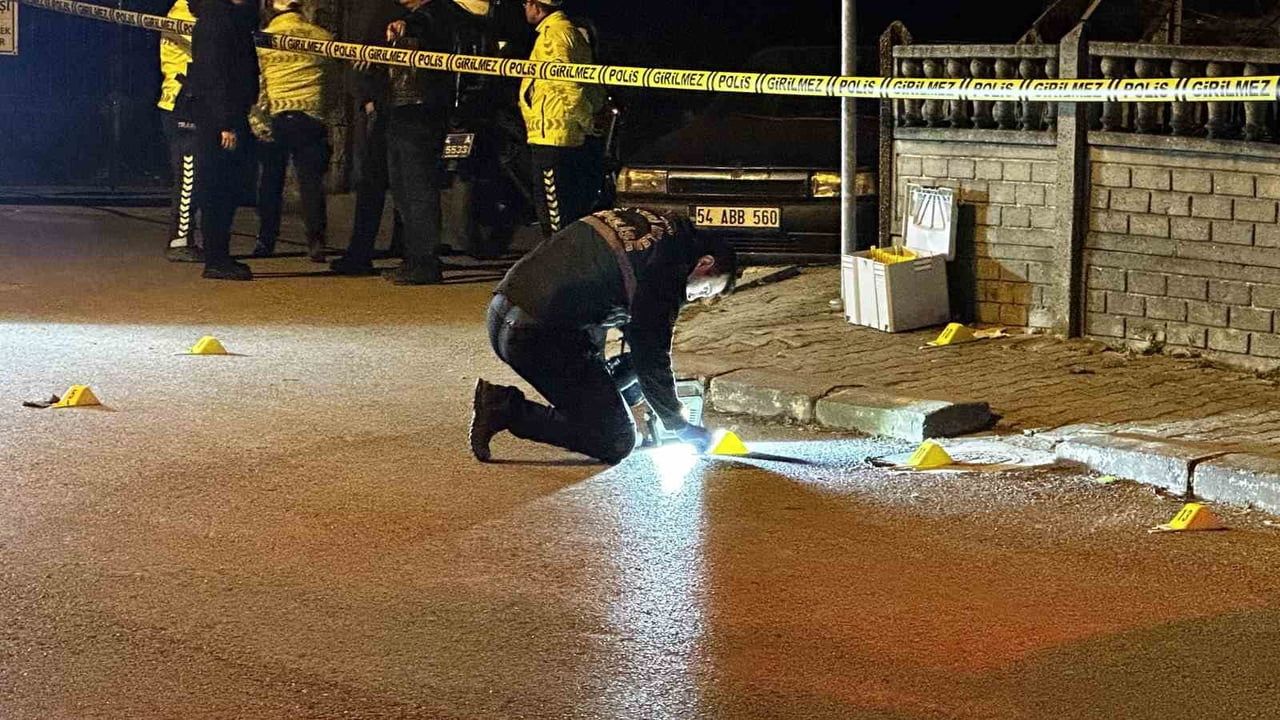 Adapazarı Hızırtepe'de polisle çatışma: Şüpheli okul önünde vurularak etkisiz hale getirildi