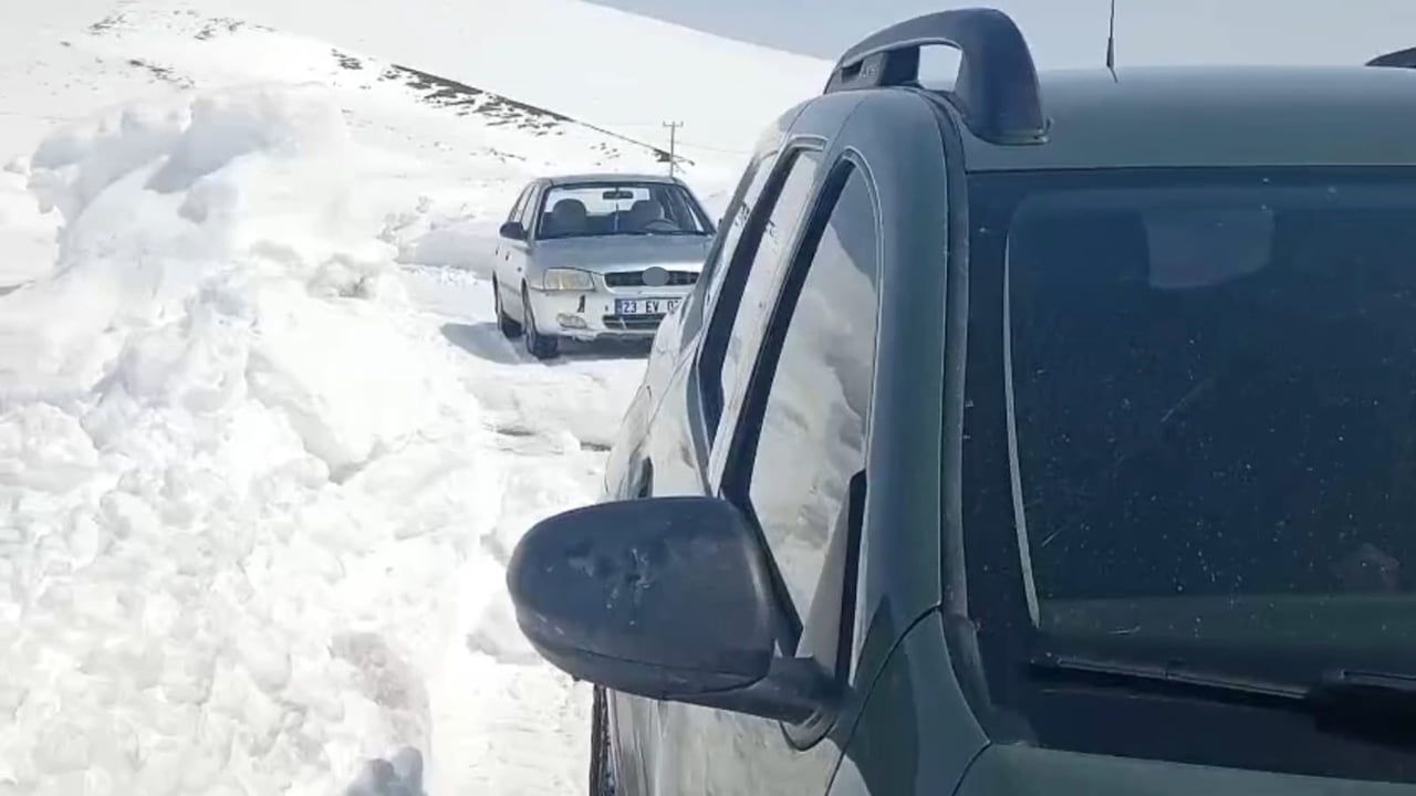 Adilcevaz'da Nisan Karı Sonrası Köy Yolları Yeniden Ulaşıma Açıldı