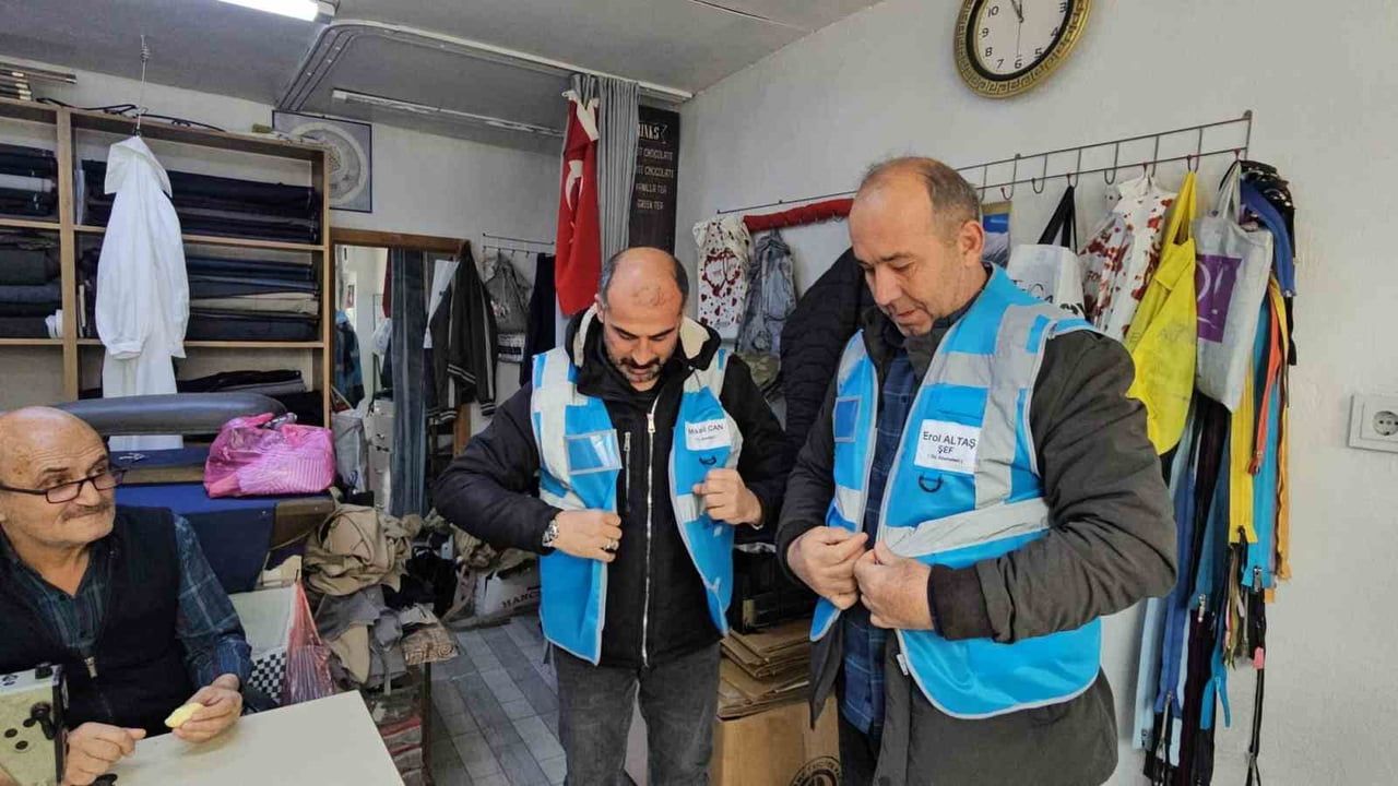 Adilcevazlı Terzi Ayhan Tatar: 52 Yıldır İğneyle Hayata Dokunan Usta