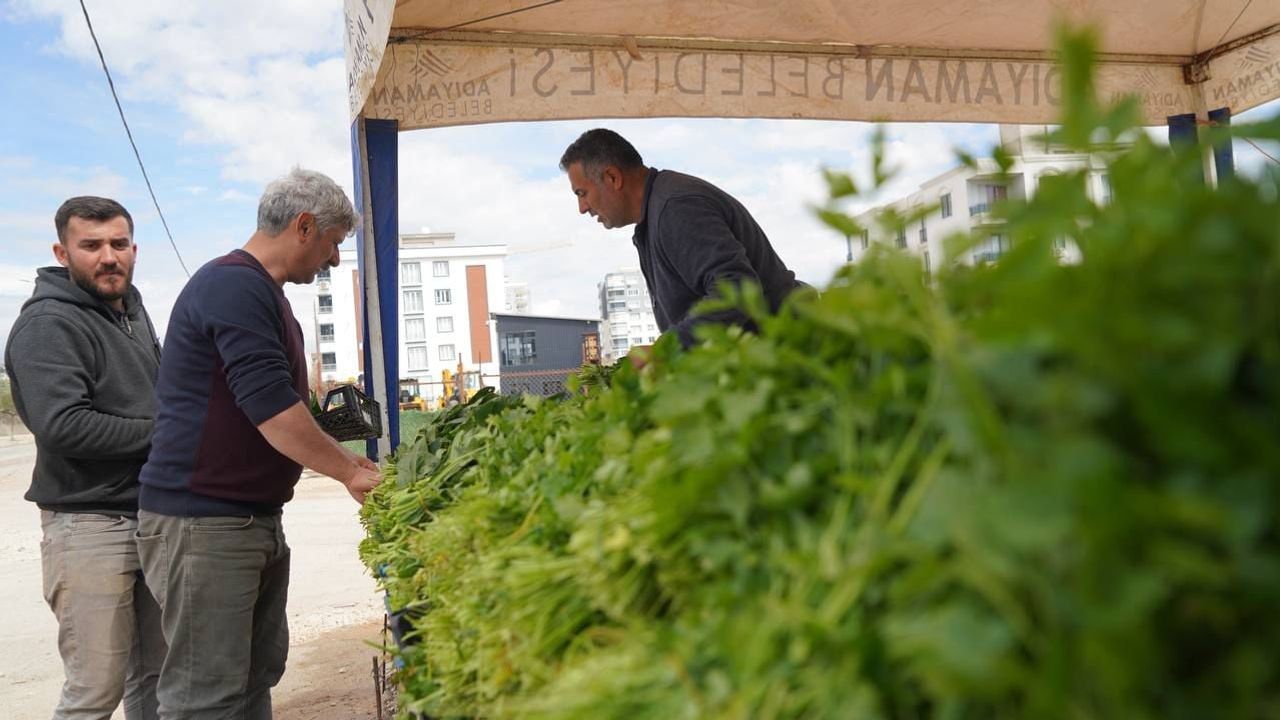 Adıyaman Belediyesi üretiminden soğan, maydanoz ve ıspanak doğrudan vatandaşa uygun fiyata sunuluyor