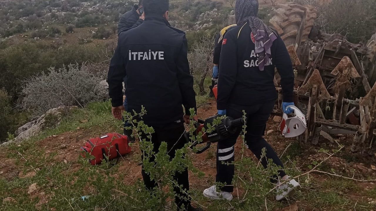 Adıyaman Besni Oyratlı'da traktör devrildi: sürücü Vakıf Önder (65) yaşamını yitirdi