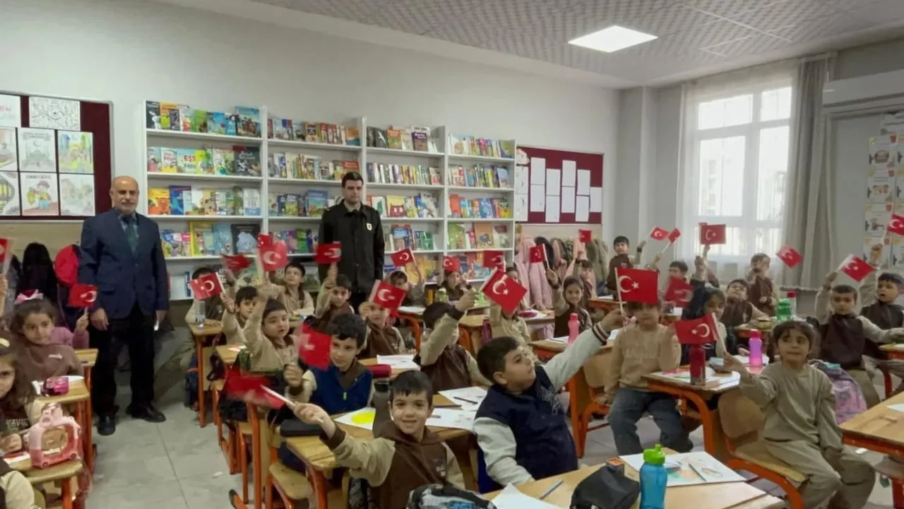 Adıyaman'da 1. Sınıf Öğrencilerinden 'İlk Mektubum Mehmetçiğe' Etkinliği