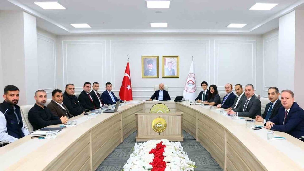 Adıyaman'da Haftalık Koordinasyon Toplantısı: Deprem Konutları ve Kamu Hizmetlerinde İyileştirme Yol Haritası