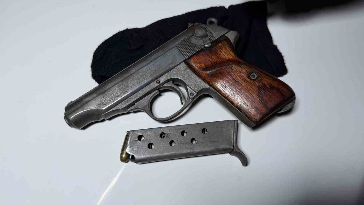 Adıyaman'da kovalamaca sonucu yakalanan şahsın üzerinden tabanca çıktı