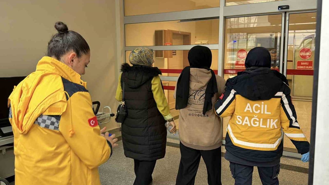 Adıyaman'da motosikletin çarpıp kaçtığı iki öğrenci yaralandı
