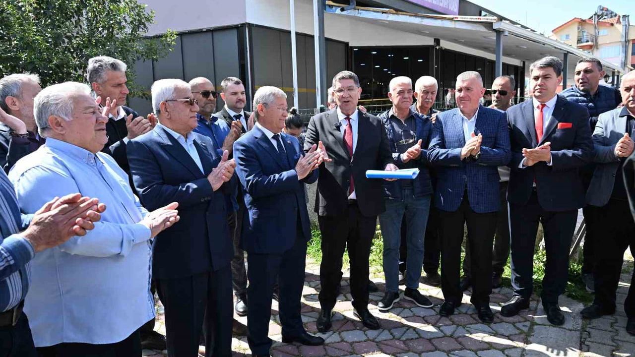 Adlıhan Dere, seçim ziyaretlerine Antalya'nın batı ilçelerinden başladı