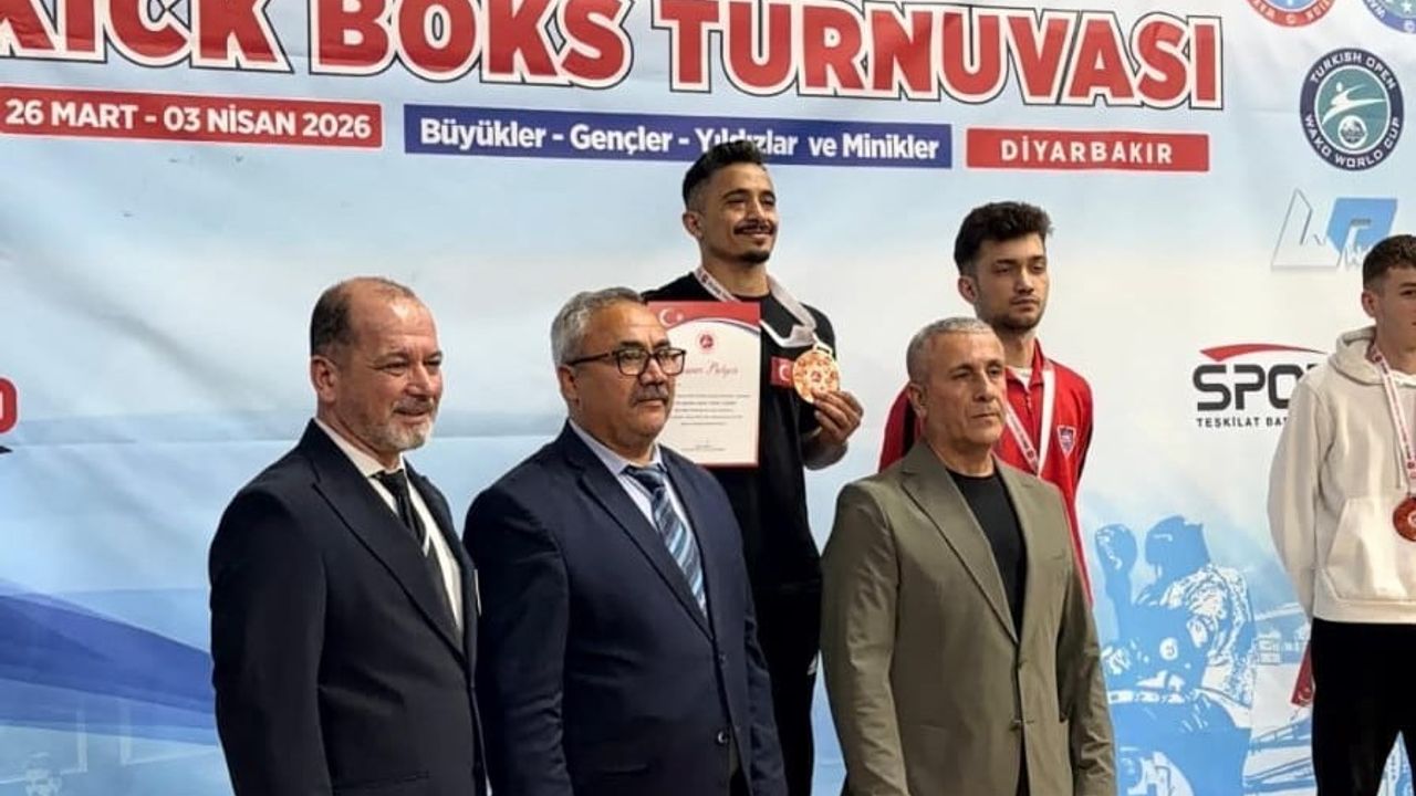 ADÜ Öğrencisi Faysal Sılıv, Diyarbakır'da Türkiye Kick Boks Şampiyonu Oldu
