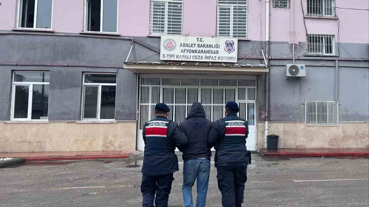 Afyonkarahisar'da 14 yıl hapisle aranan şahıs Çayırbağ'da jandarma tarafından yakalandı